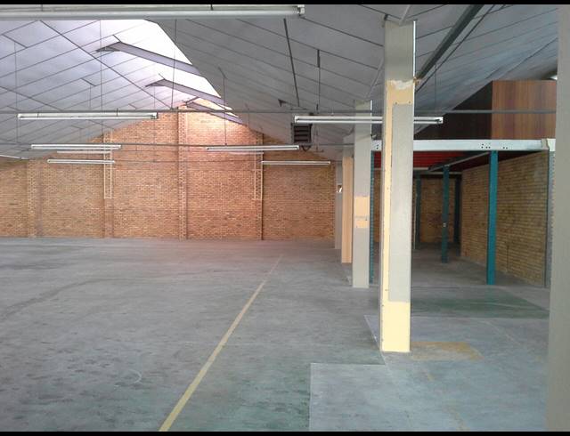 1,056M² WAREHOUSE TO LET IN MAITLAND